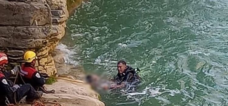 Localizan sin vida a turista de la CDMX tras accidente en cascada de Yosondúa, Oaxaca