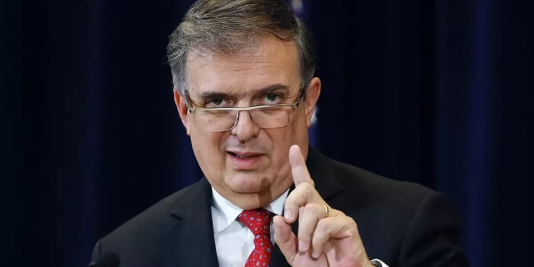 Presentó Ebrard decálogo económico