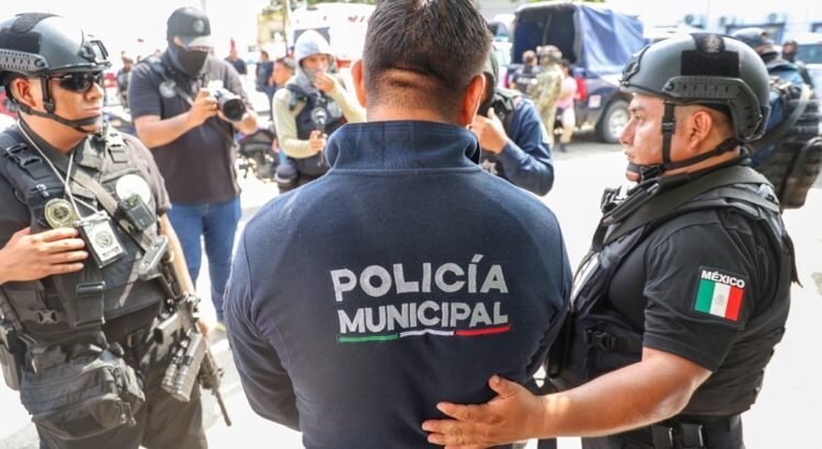 Detienen a ocho personas en Operación Sable en Pinotepa Nacional, cuatro son elementos de la policía municipal