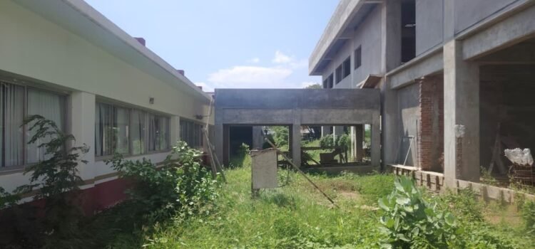 Exigen que se concluya la ampliación del hospital del ISSSTE de Tehuantepec; obras están suspendidas desde 2024