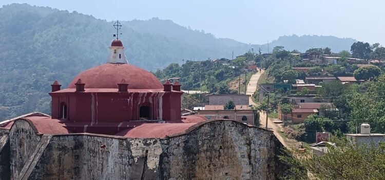Zona norte del Istmo de Oaxaca lleva 3 días sin energía eléctrica por rayo que impactó torre de CFE Zona norte del Istmo de Oaxaca lleva 3 días sin energía eléctrica por rayo que impactó torre de CFE