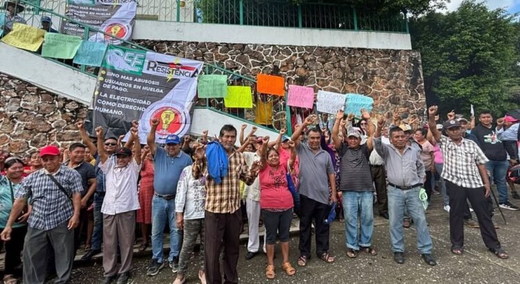 Cientos protestan y realizan bloqueos en el Istmo de Oaxaca para exigir el derecho humano a la energía eléctrica Cientos protestan y realizan bloqueos en el Istmo de Oaxaca para exigir el derecho humano a la energía eléctrica