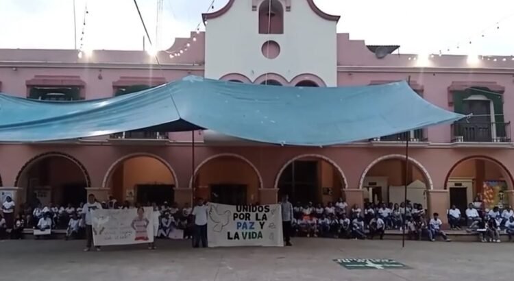 ¡Ni una más!, exigen justicia por el asesinato de la maestra Fabiola en Putla de Guerrero, Oaxaca ¡Ni una más!, exigen justicia por el asesinato de la maestra Fabiola en Putla de Guerrero, Oaxaca