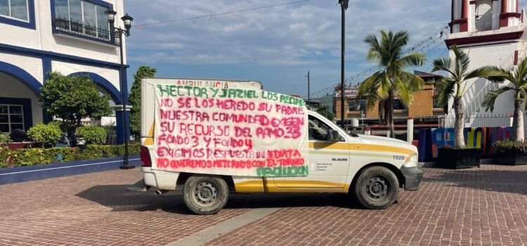 Comunidades afro de Oaxaca toman palacio de Pinotepa Nacional; denuncian falta de obras y recursos