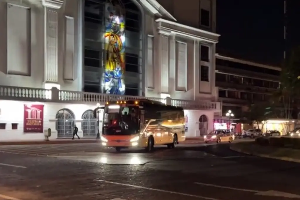 Camiones Ulúa prestan servicio gratis en Veracruz ante paro