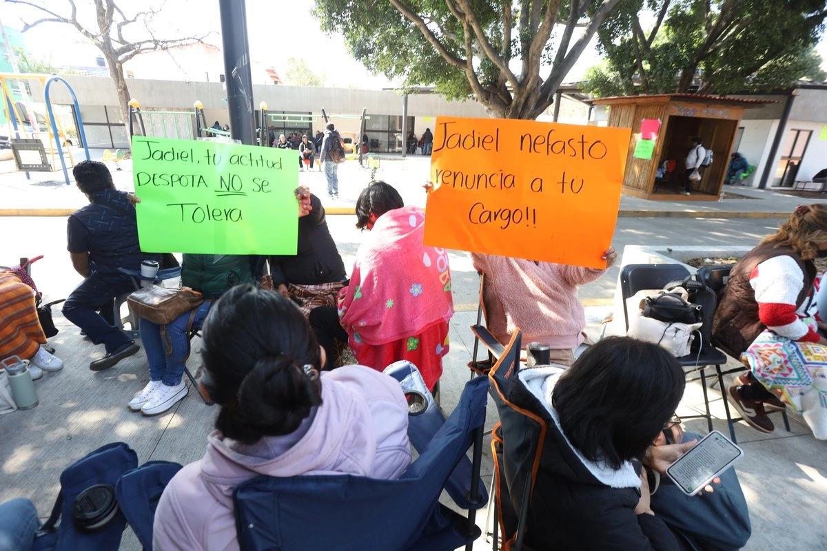 Estados Trabajadores del DIF Oaxaca cumplen 72 horas de paro; exigen destitución de funcionario