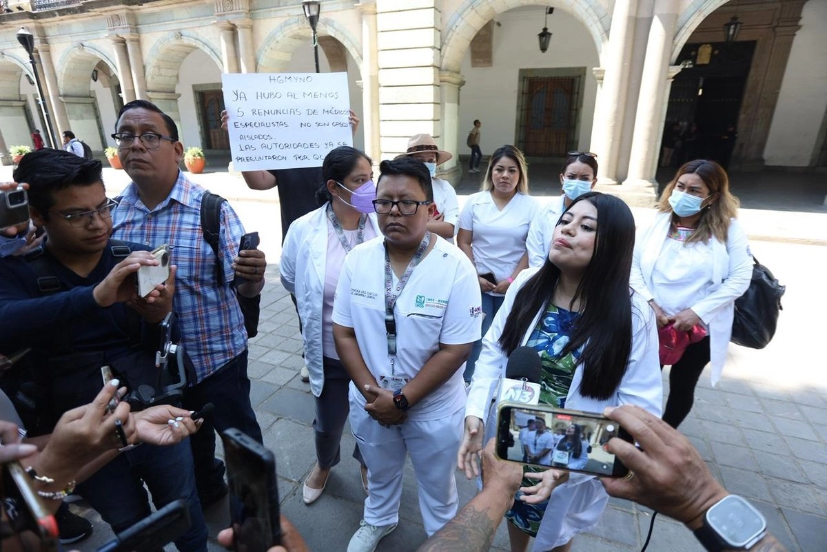 Sobrecarga laboral provoca renuncia de médicos en hospital de Oaxaca